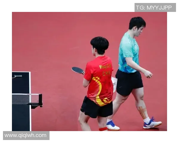 樊振东模仿马龙战术高抛发球限制王楚钦展现控制球技巧